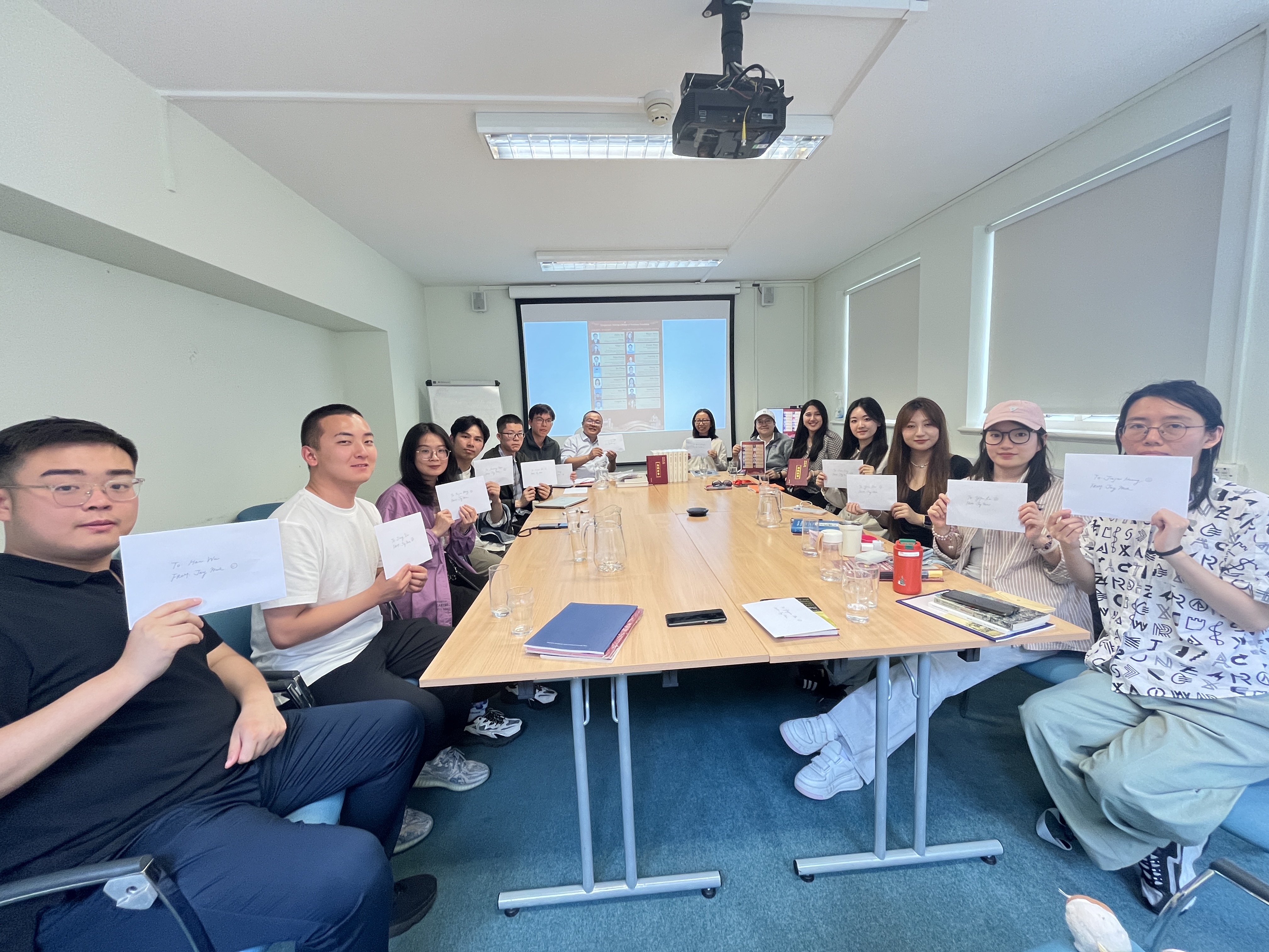 牛津大学历史系代莹老师合影1.jpg